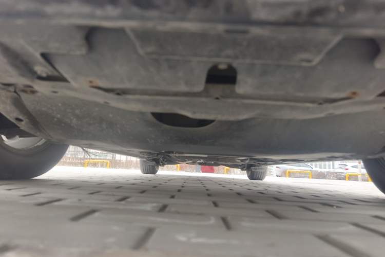 Used Mazda 8 2011 2.3L Deluxe Edition Chassis Front