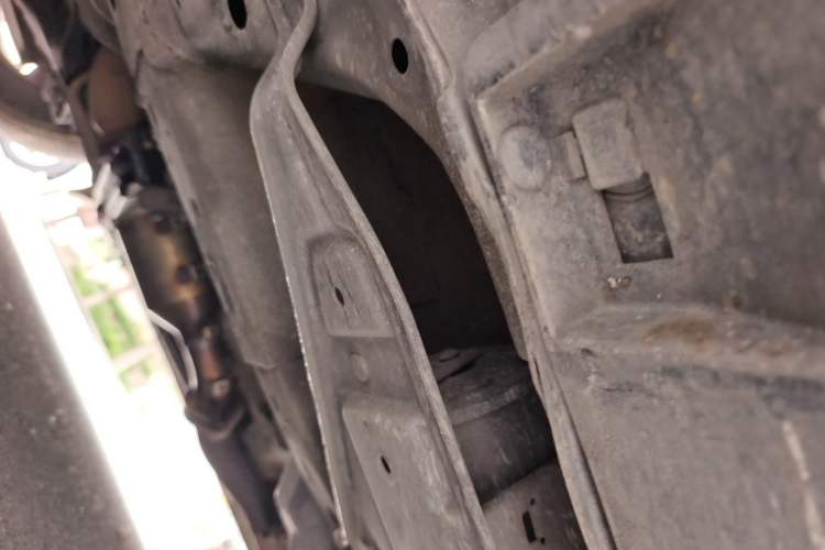 Used Mazda 8 2011 2.3L Deluxe Edition Chassis Front Left