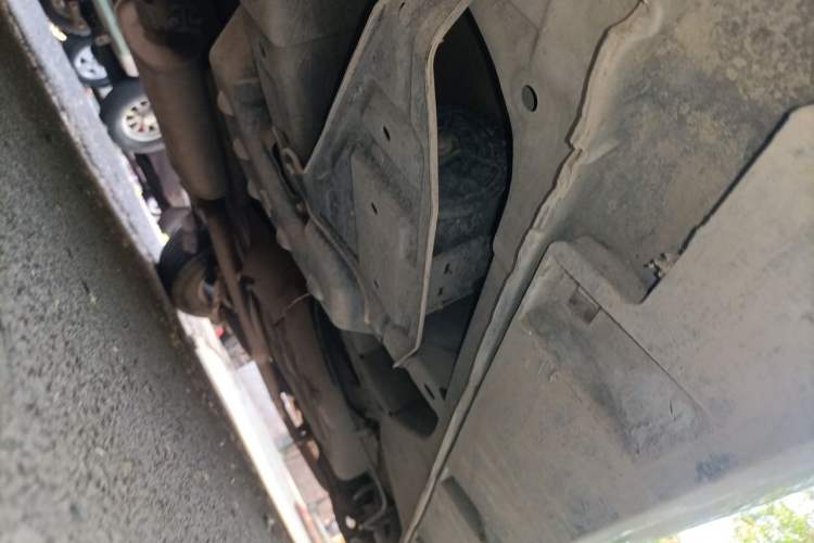 Used Mazda 8 2011 2.3L Deluxe Edition Chassis Front Left