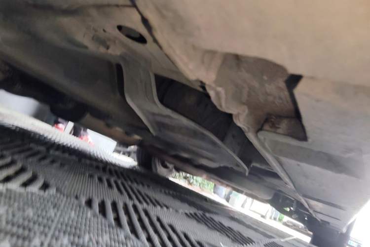 Used Mazda 8 2011 2.3L Deluxe Edition Chassis Front Left
