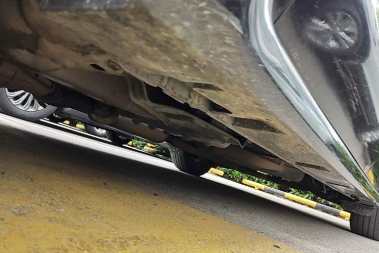 Used Mazda 8 2011 2.3L Deluxe Edition Chassis Front Left