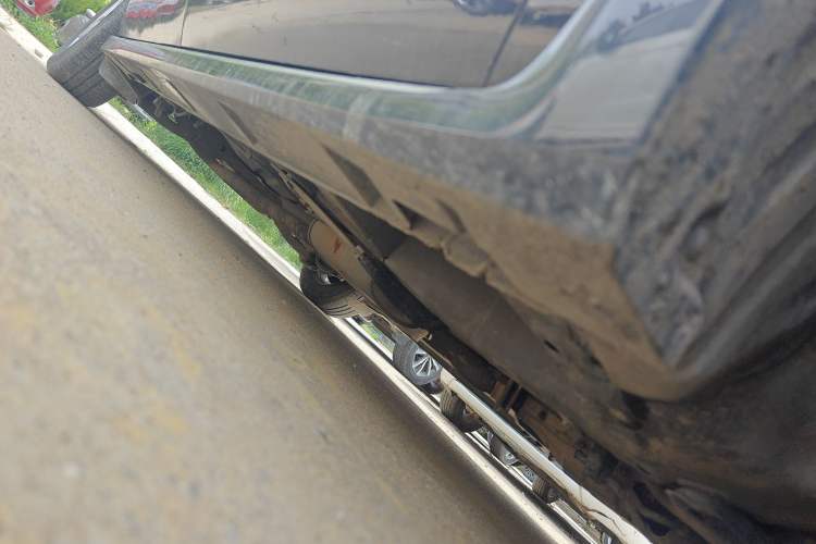 Used Mazda 8 2011 2.3L Deluxe Edition Chassis Front Right