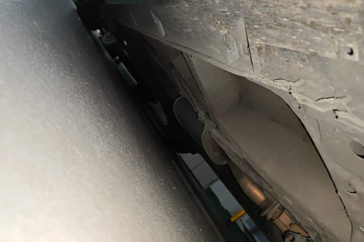 Used Mazda 8 2011 2.3L Elite Edition Chassis Front Right