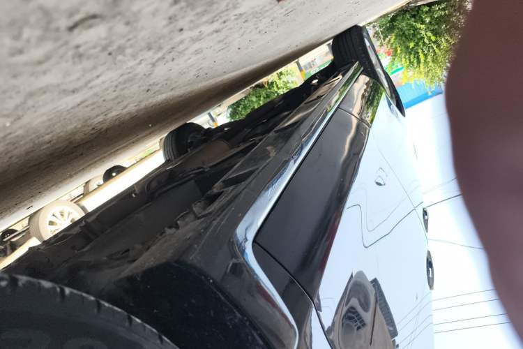Used Mazda 8 2011 2.3L Ultimate Edition Chassis Front Right