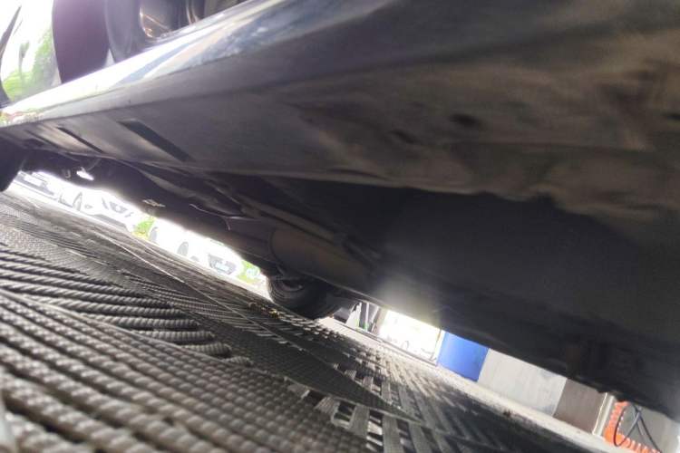 Used Mazda 8 2011 2.3L Deluxe Edition Chassis Front Right
