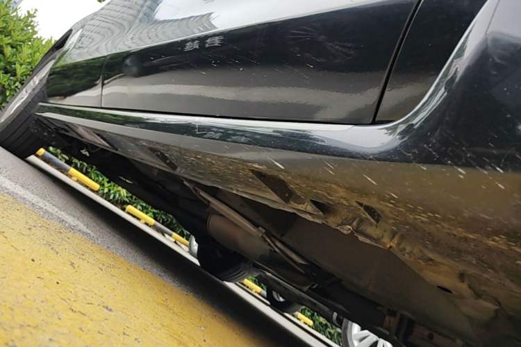 Used Mazda 8 2011 2.3L Deluxe Edition Chassis Front Right