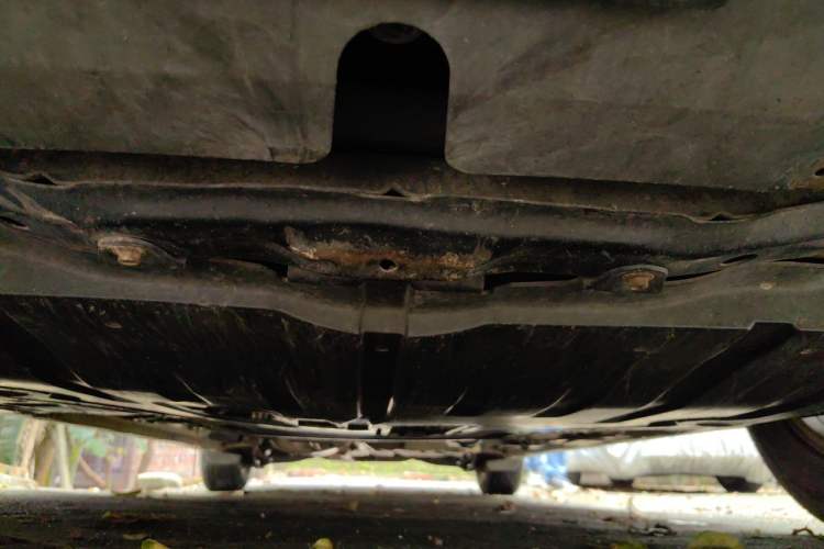 Used Mazda 8 2011 2.3L Deluxe Edition Chassis Front