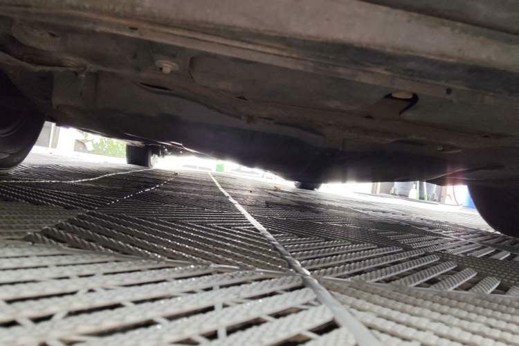 Used Mazda 8 2011 2.3L Deluxe Edition Chassis Front
