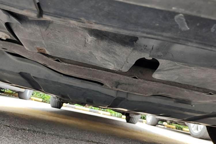 Used Mazda 8 2011 2.3L Deluxe Edition Chassis Front