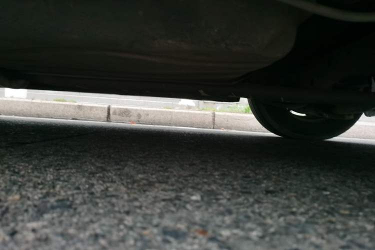 Used Mazda 8 2011 2.3L Deluxe Edition Chassis Rear Left