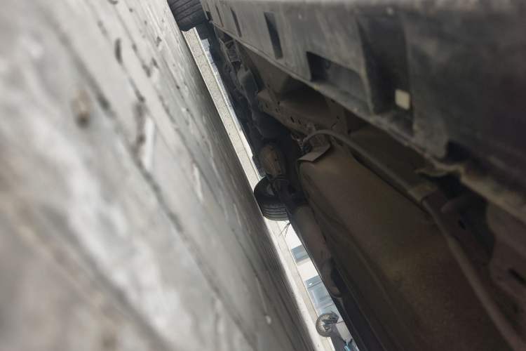 Used Mazda 8 2011 2.3L Deluxe Edition Chassis Rear Left