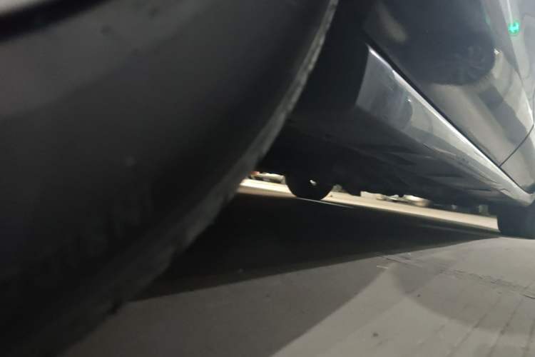 Used Mazda 8 2011 2.3L Deluxe Edition Chassis Rear Right