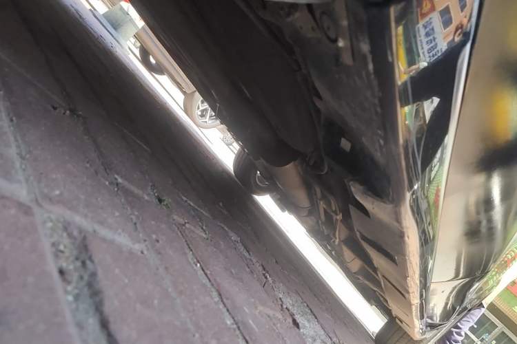 Used Mazda 8 2011 2.3L Deluxe Edition Chassis Rear Right