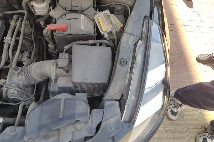 Used Mazda 8 2011 2.3L Deluxe Edition Engine Bay Left