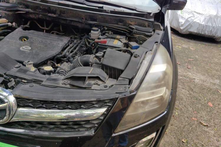 Used Mazda 8 2011 2.3L Deluxe Edition Engine Bay Left