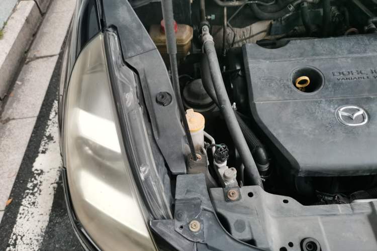 Used Mazda 8 2011 2.3L Deluxe Edition Engine Bay Right