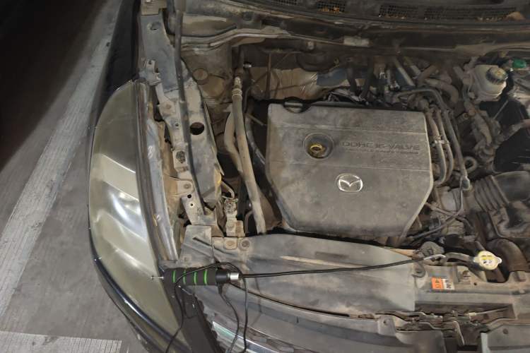 Used Mazda 8 2011 2.3L Deluxe Edition Engine Bay Right
