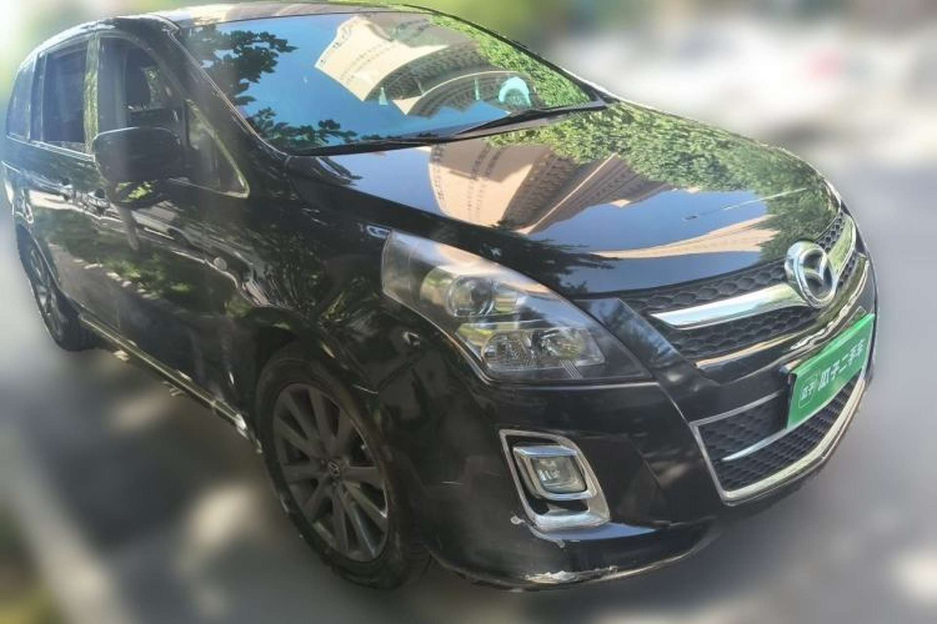Used Mazda 8 2011 2.3L Deluxe Edition Front Right 45 Deg