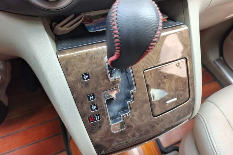 Used Mazda 8 2011 2.3L Deluxe Edition Gear Lever