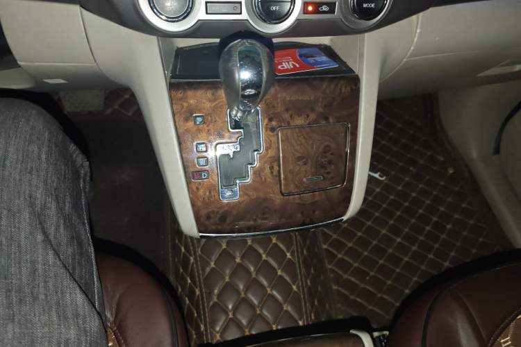 Used Mazda 8 2011 2.3L Deluxe Edition Gear Lever