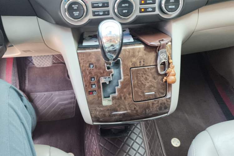 Used Mazda 8 2011 2.3L Ultimate Edition Gear Lever