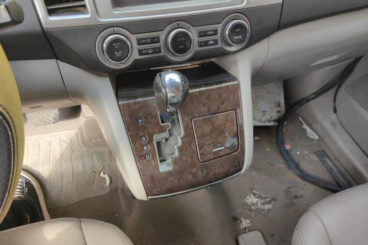 Used Mazda 8 2011 2.3L Ultimate Edition Gear Lever