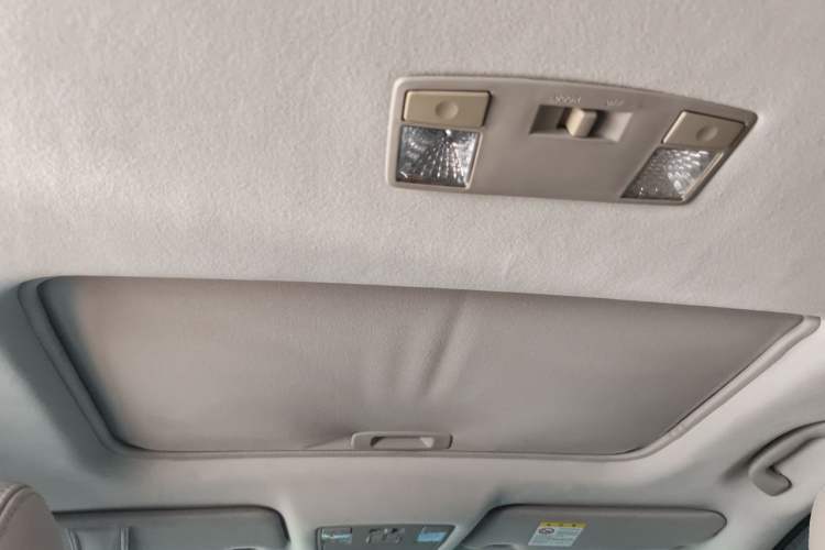 Used Mazda 8 2011 2.3L Ultimate Edition Headliner