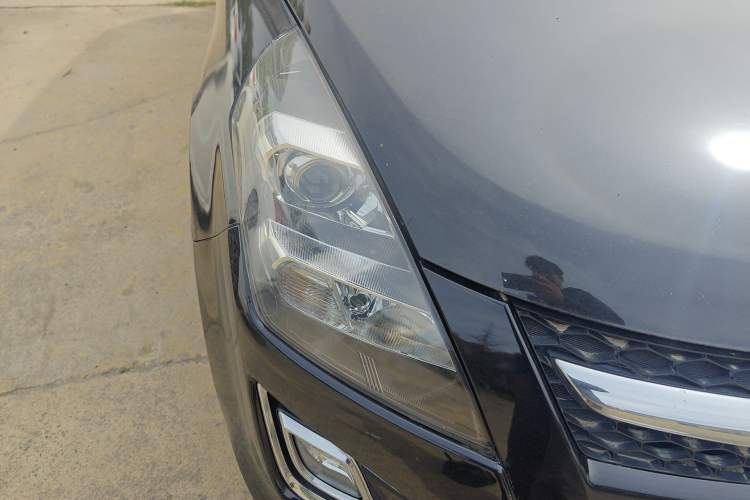 Used Mazda 8 2011 2.3L Deluxe Edition Right Front Headlight