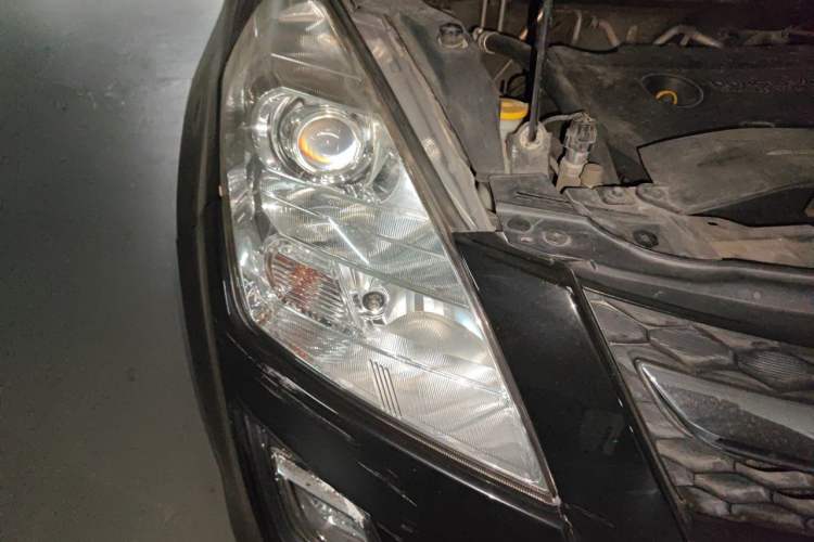 Used Mazda 8 2011 2.3L Elite Edition Right Front Headlight