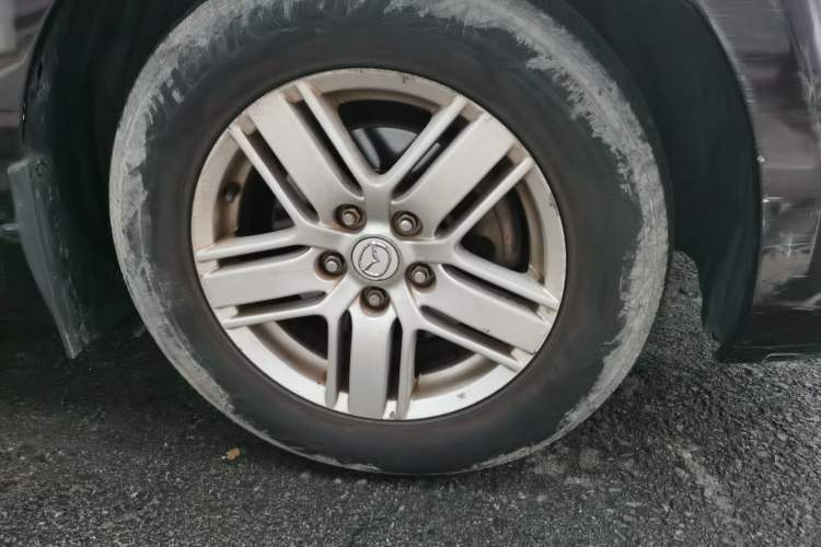 Used Mazda 8 2011 2.3L Deluxe Edition Right Front Wheel Hub