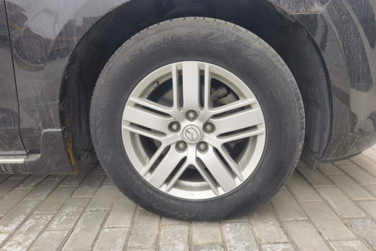 Used Mazda 8 2011 2.3L Deluxe Edition Right Front Wheel Hub