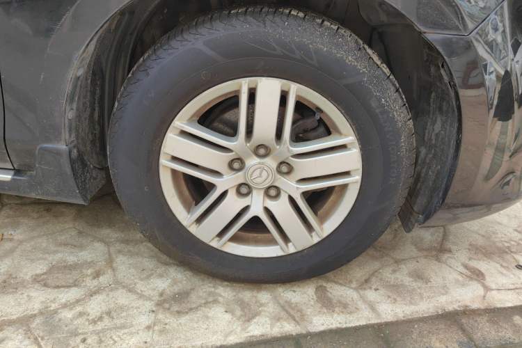 Used Mazda 8 2011 2.3L Ultimate Edition Right Front Wheel Hub