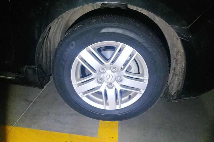 Used Mazda 8 2011 2.3L Ultimate Edition Right Front Wheel Hub