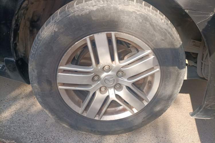 Used Mazda 8 2011 2.3L Deluxe Edition Right Front Wheel Hub
