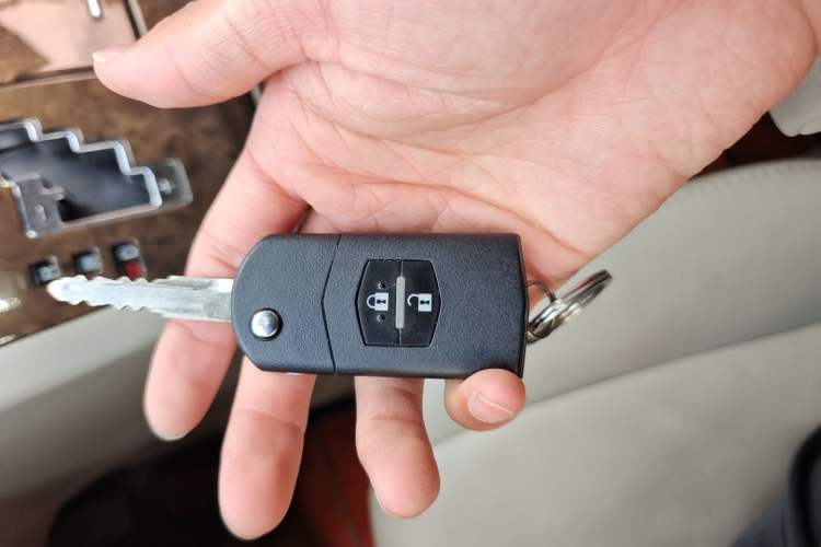 Used Mazda 8 2011 2.3L Deluxe Edition Vehicle Key