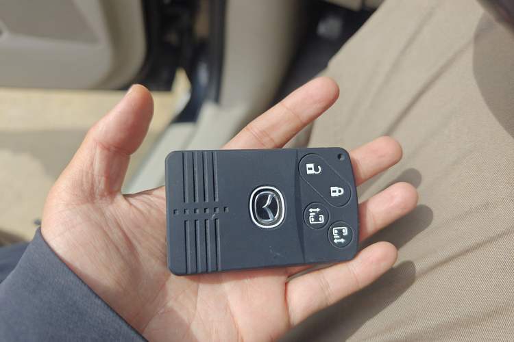 Used Mazda 8 2011 2.3L Deluxe Edition Vehicle Key