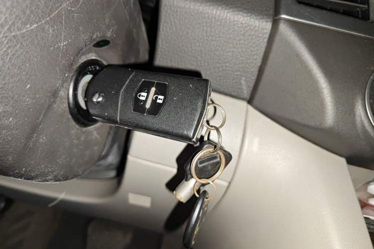 Used Mazda 8 2011 2.3L Elite Edition Vehicle Key