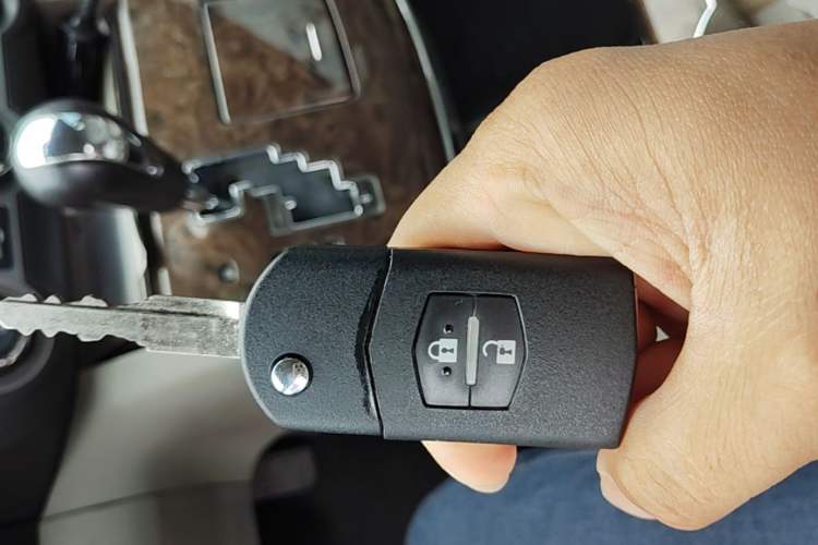 Used Mazda 8 2011 2.3L Deluxe Edition Vehicle Key