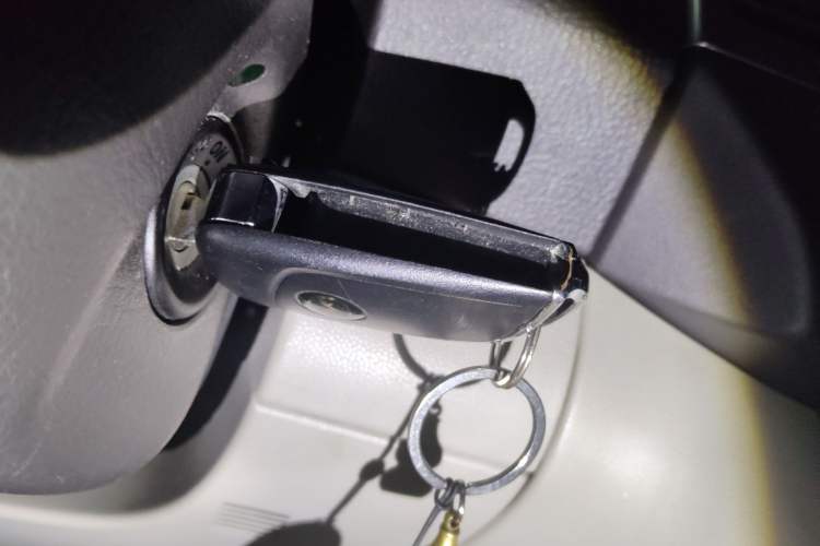 Used Mazda 8 2011 2.3L Elite Edition Vehicle Key
