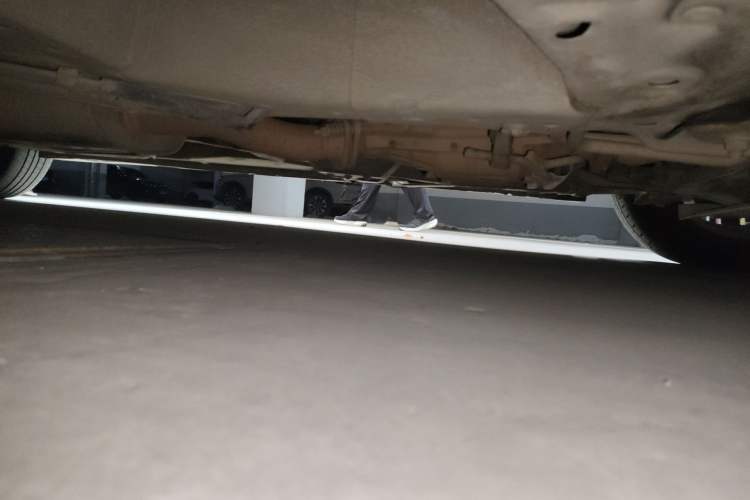 Used Mazda 8 2011 2.3L Deluxe Edition Chassis Front Right