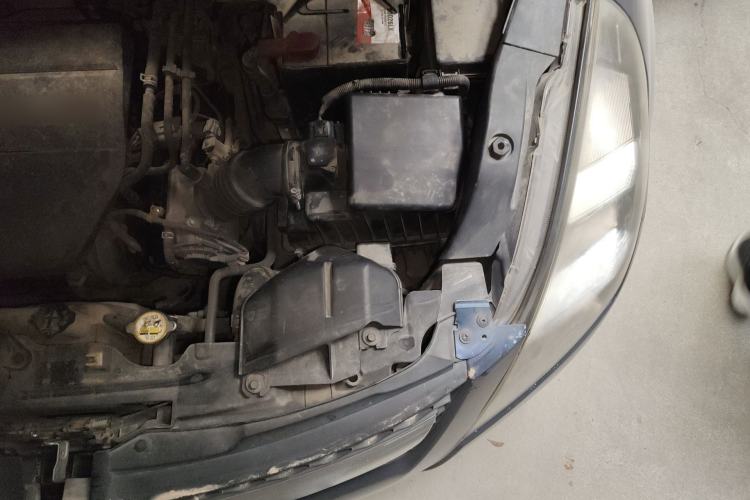 Used Mazda 8 2011 2.3L Deluxe Edition Engine Bay Left