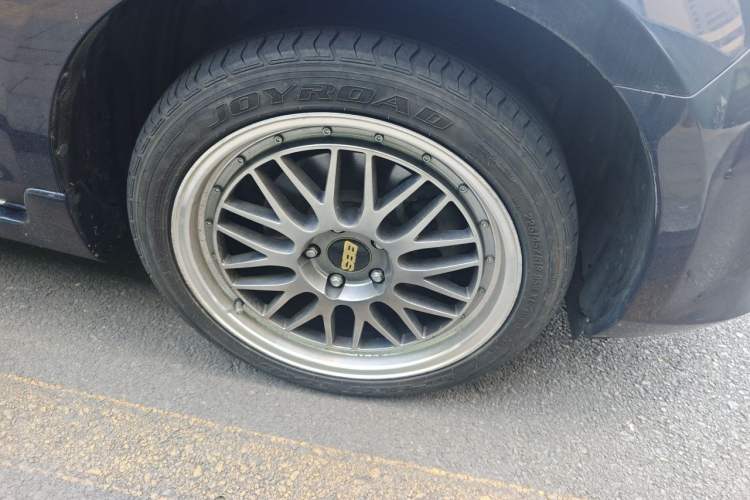 Used Mazda 8 2011 2.3L Deluxe Edition Right Front Wheel Hub