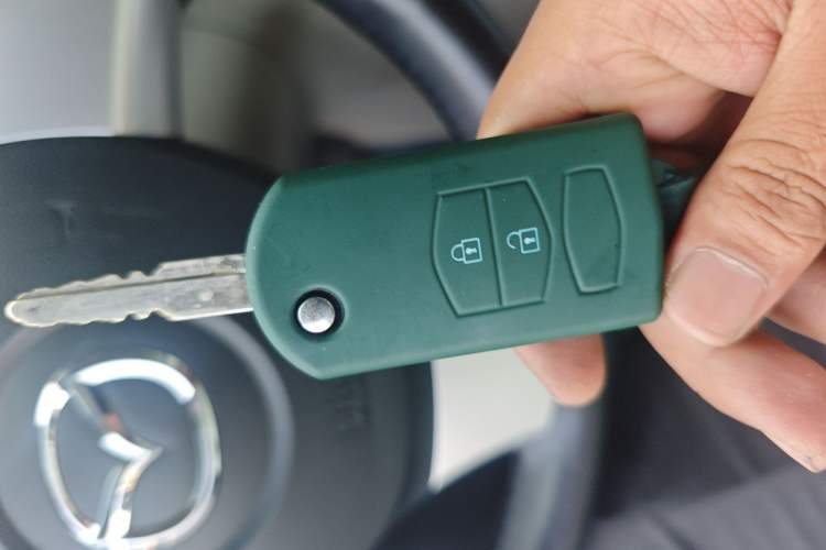 Used Mazda 8 2011 2.3L Deluxe Edition Vehicle Key