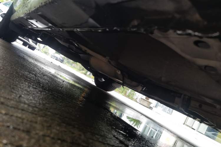 Used Mazda 8 2011 2.3L Elite Edition Chassis Front Right