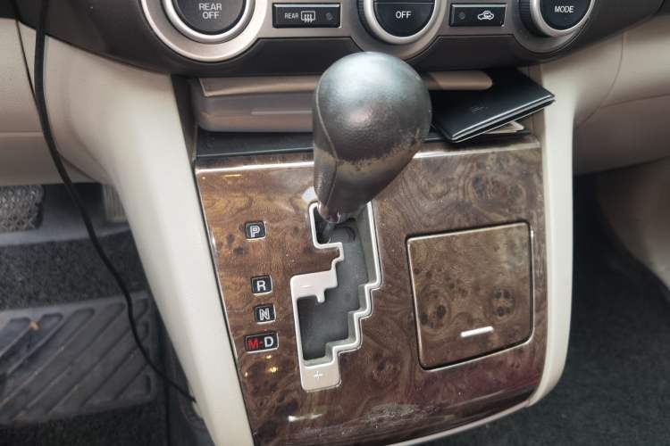 Used Mazda 8 2011 2.3L Elite Edition Gear Lever