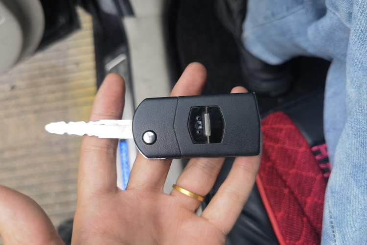 Used Mazda 8 2011 2.3L Elite Edition Vehicle Key