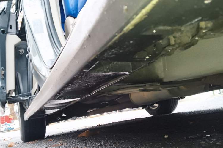 Used Mazda 8 2011 2.3L Deluxe Edition Chassis Front Right
