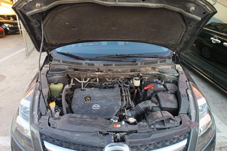 Used Mazda 8 2011 2.3L Deluxe Edition Engine Bay