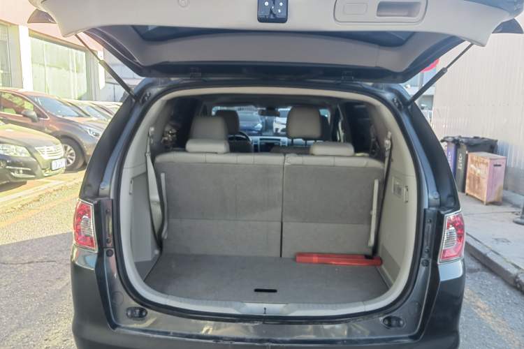 Used Mazda 8 2011 2.3L Ultimate Edition Exterior 5