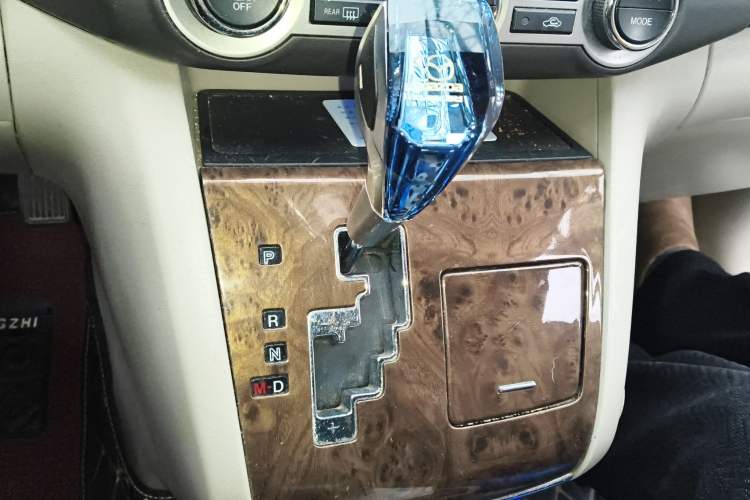 Used Mazda 8 2011 2.3L Deluxe Edition Gear Lever